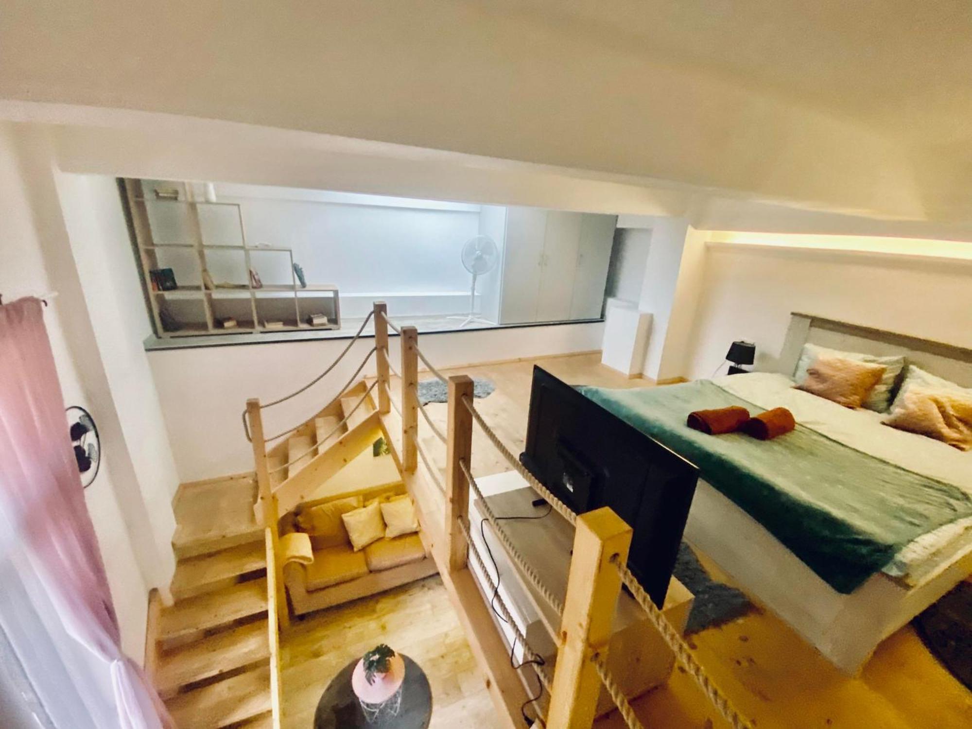Appartamento Sweet cozy studio ultracentral NEW Cluj-Napoca Esterno foto